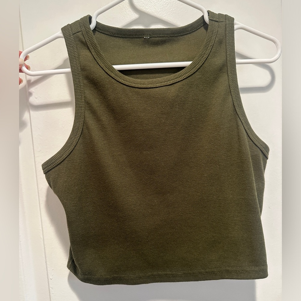 No label. Crop Top Forest Green